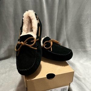 Ugg Dakota Slippers NWT